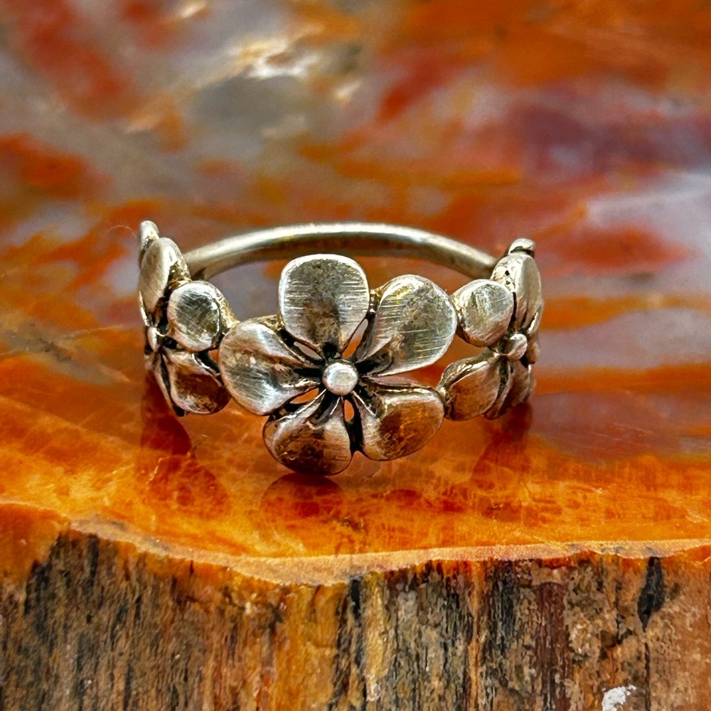 Vintage Sterling Silver Flower Ring - Size 8